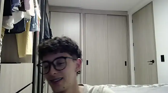 Snapshot of miketwink chatting on March 15, 2025, 12:58 am miketwink online show from March 15, 2025, 12:58 am