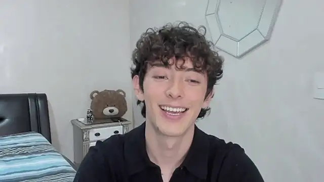 Snapshot of miketwink chatting on February 8, 2026, 2:53 am miketwink online show from February 8, 2026, 2:53 am