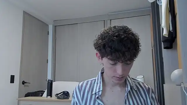 Snapshot of miketwink chatting on September 17, 2025, 9:39 pm miketwink online show from September 17, 2025, 9:39 pm