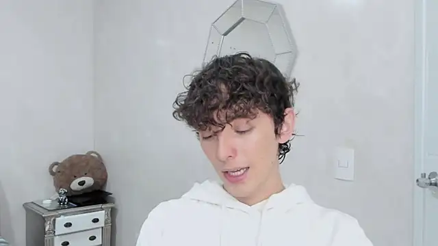 Snapshot of miketwink chatting on February 15, 2026, 9:03 pm miketwink online show from February 15, 2026, 9:03 pm