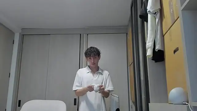 Snapshot of miketwink chatting on September 20, 2025, 10:37 pm miketwink online show from September 20, 2025, 10:37 pm