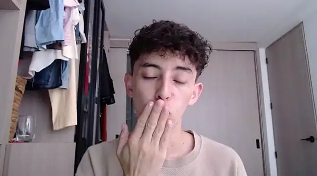 Snapshot of miketwink chatting on March 13, 2025, 10:10 pm miketwink online show from March 13, 2025, 10:10 pm