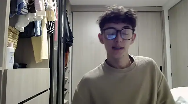 Snapshot of miketwink chatting on March 20, 2025, 1:24 am miketwink online show from March 20, 2025, 1:24 am