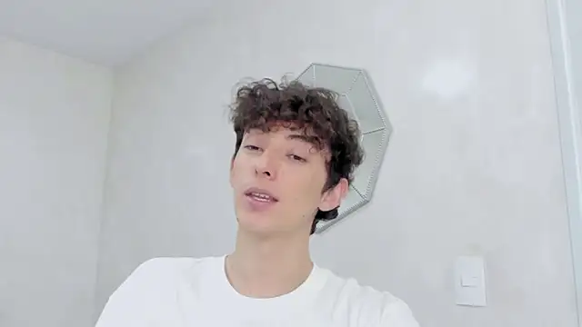 Snapshot of miketwink chatting on January 18, 2026, 7:39 pm miketwink online show from January 18, 2026, 7:39 pm