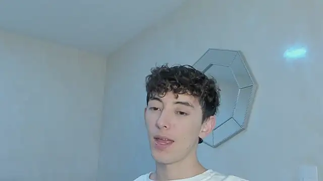 Snapshot of miketwink chatting on November 23, 2025, 2:10 am miketwink online show from November 23, 2025, 2:10 am