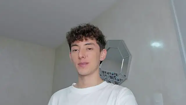 Snapshot of miketwink chatting on November 10, 2025, 11:32 pm miketwink online show from November 10, 2025, 11:32 pm