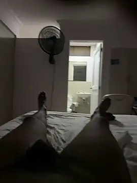 jhonnes  online show from April 8, 2026, 1:18 am