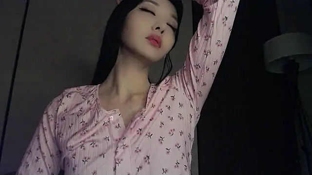 Snapshot of Fudzik0 chatting on April 1, 2026, 3:52 am Fudzik0 online show from April 1, 2026, 3:52 am