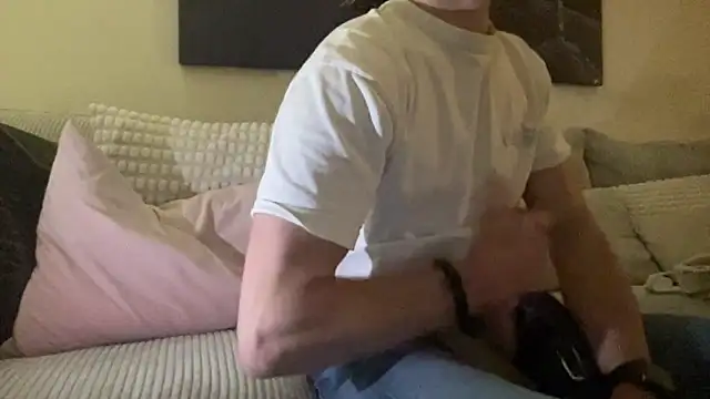 bullyboyy online show from October 25, 2025, 5:02 pm