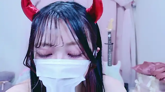 Snapshot of Megu-mimi chatting on December 5, 2025, 1:43 pm Megu-mimi online show from December 5, 2025, 1:43 pm