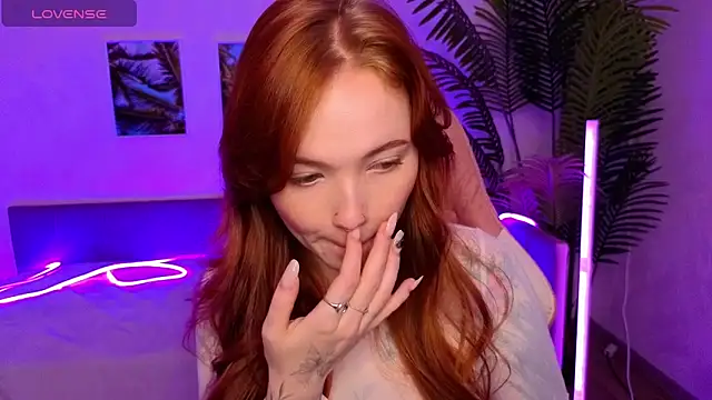 Maya Light online show from October 19, 2025, 2:14 am