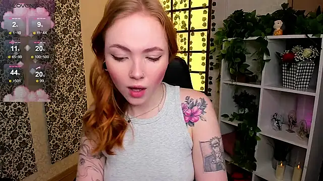 Snapshot of Maya_Light chatting on March 1, 2025, 1:32 am Maya Light online show from March 1, 2025, 1:32 am