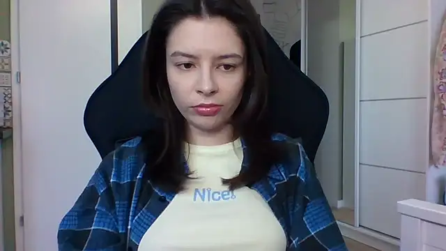 LariceSexy online show from December 15, 2025, 1:06 pm