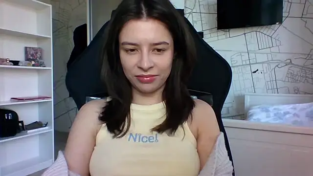 LariceSexy online show from November 22, 2025, 1:21 pm