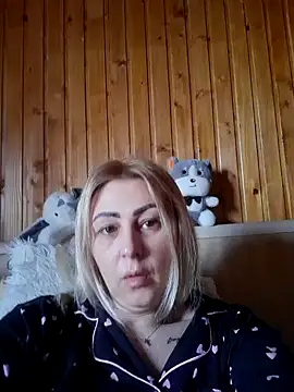 Snapshot of Erika326 chatting on January 29, 2025, 7:36 am Erika326 online show from January 29, 2025, 7:36 am