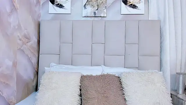 Ariana greenblat online show from December 14, 2025, 1:17 pm