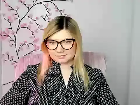 Snapshot of Lola_moree chatting on January 16, 2026, 12:42 pm Lola moree online show from January 16, 2026, 12:42 pm