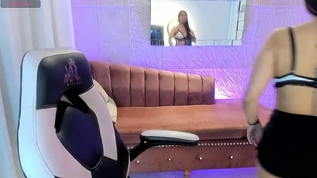 miss isabella m online show from May 27, 2026, 12:45 pm