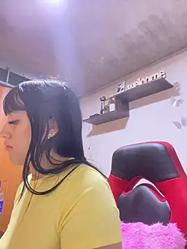 Melody rousse  online show from October 15, 2025, 7:33 pm