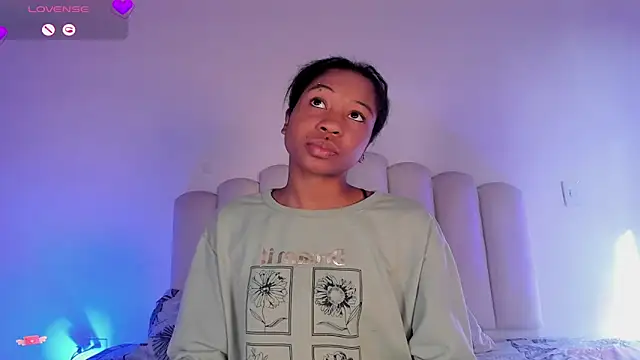 Snapshot of Zaira_Rose_ chatting on September 23, 2025, 12:45 pm Zaira Rose online show from September 23, 2025, 12:45 pm