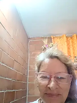 MaryLunna online show from February 9, 2025, 2:40 pm