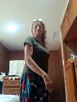 MaryLunna online show from March 12, 2025, 7:58 pm