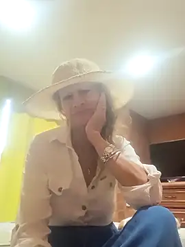 MaryLunna online show from March 22, 2025, 11:32 am