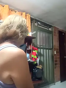 MaryLunna online show from March 1, 2025, 12:12 pm