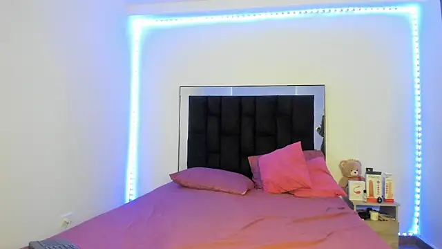 victoriacolin online show from March 12, 2025, 10:39 pm