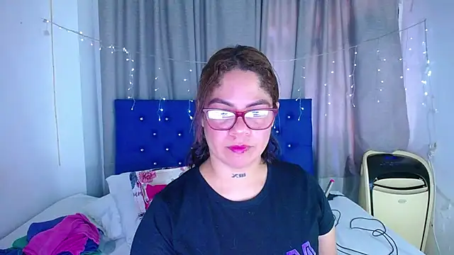 hornny cougar online show from February 11, 2026, 8:09 pm