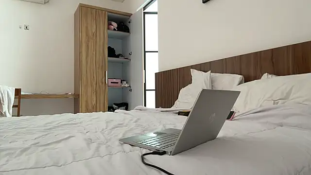 valure lera online show from October 2, 2025, 5:22 am