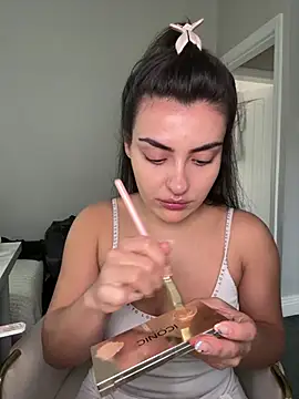 cute carly  online show from May 15, 2026, 10:02 am