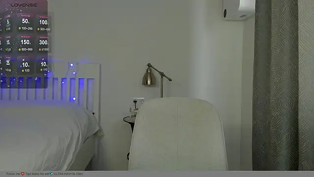 Snapshot of Hustle_Babyy chatting on October 4, 2025, 1:56 pm Hustle Babyy online show from October 4, 2025, 1:56 pm