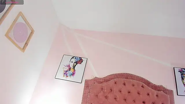 Snapshot of Mia_greco_ chatting on March 17, 2025, 10:19 pm Mia greco  online show from March 17, 2025, 10:19 pm