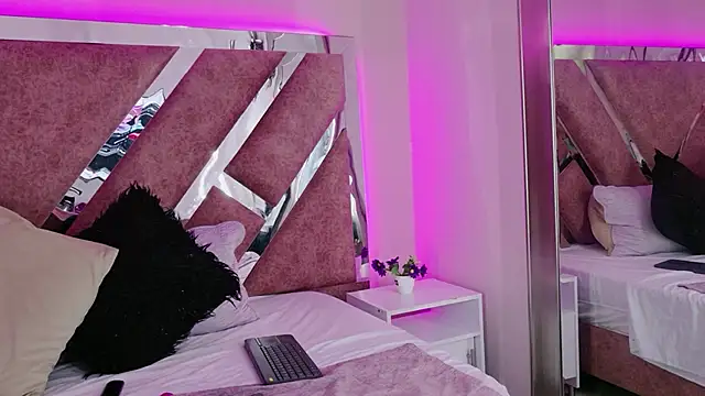 AliDiaz  online show from April 11, 2026, 6:44 pm