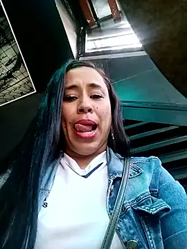 Snapshot of kamila_lovee chatting on March 20, 2025, 10:40 pm kamila lovee online show from March 20, 2025, 10:40 pm