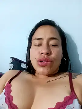 Snapshot of kamila_lovee chatting on March 6, 2025, 4:19 am kamila lovee online show from March 6, 2025, 4:19 am