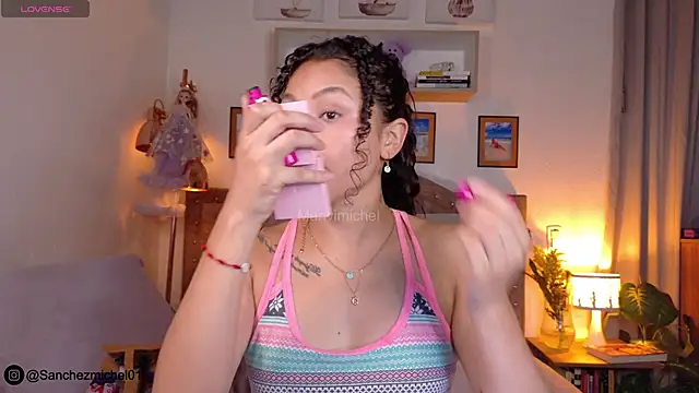 Snapshot of Marivimichel1 chatting on February 25, 2026, 10:04 am Marivimichel1 online show from February 25, 2026, 10:04 am