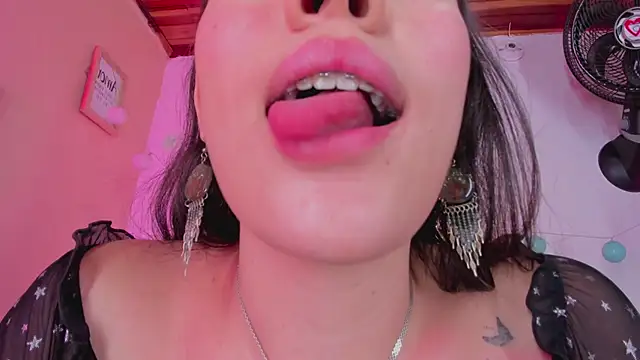 Snapshot of Nalia_adams chatting on March 1, 2025, 4:44 pm Nalia adams online show from March 1, 2025, 4:44 pm