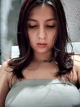 Snapshot of Maiden-Hot chatting on May 19, 2026, 3:57 am Maiden-Hot online show from May 19, 2026, 3:57 am