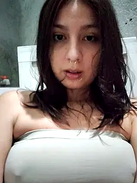 Maiden-Hot online show from April 16, 2026, 5:52 am