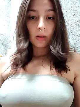 Snapshot of Maiden-Hot chatting on April 17, 2026, 9:17 pm Maiden-Hot online show from April 17, 2026, 9:17 pm