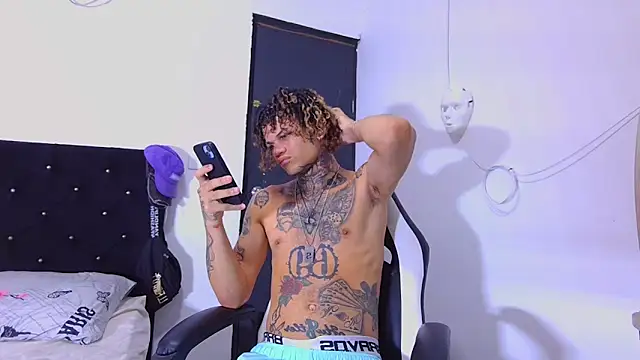 hot man05 online show from November 12, 2025, 8:23 pm