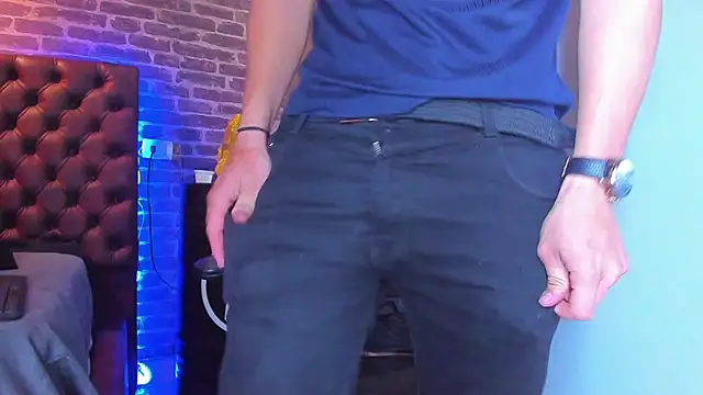 Snapshot of Thomas_May4rs chatting on February 13, 2025, 4:00 am Thomas May4rs online show from February 13, 2025, 4:00 am