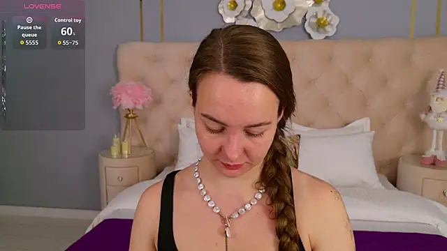 Snapshot of JaniceCollins chatting on December 17, 2025, 2:16 am JaniceCollins online show from December 17, 2025, 2:16 am