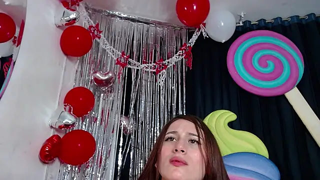 Snapshot of lunaember_cs chatting on February 15, 2026, 4:24 am lunaember cs online show from February 15, 2026, 4:24 am