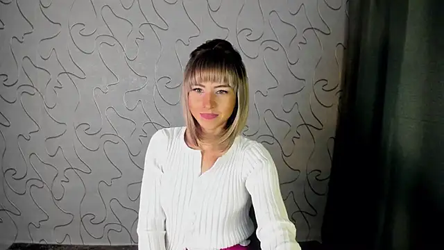 CharmBianca online show from September 21, 2025, 11:48 am