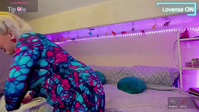 Snapshot of GoddessAlimony chatting on April 16, 2026, 12:33 am GoddessAlimony online show from April 16, 2026, 12:33 am