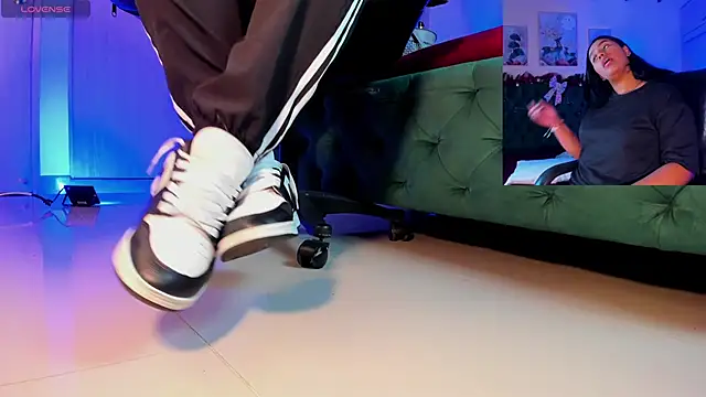 aleya bliss online show from December 2, 2025, 3:19 am