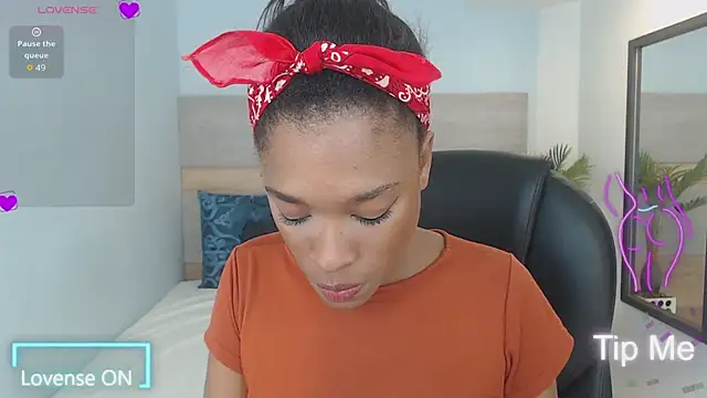 brendathompson  online show from October 21, 2025, 2:11 am